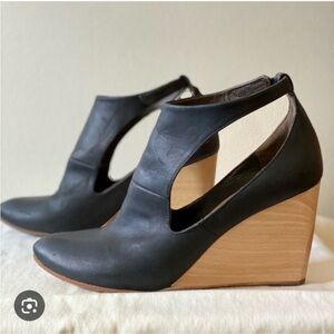 Joanna Gaines Coclico Genuine Leather Cut-Out Wood Wedge 8-8.5